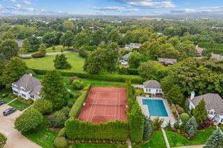 545 Hampton Road 16, Southampton, NY 11968