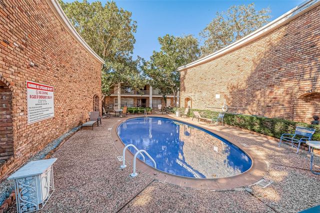 2201 Fountain View Drive 30, Houston, TX 77057