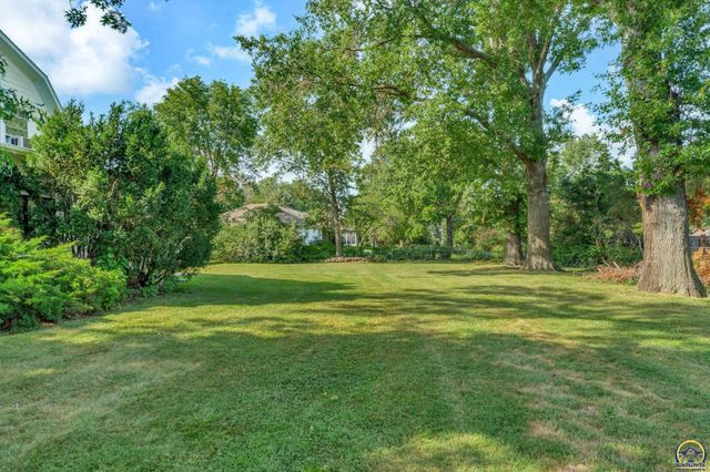 240 SW Fairlawn RD, Topeka, KS 66606