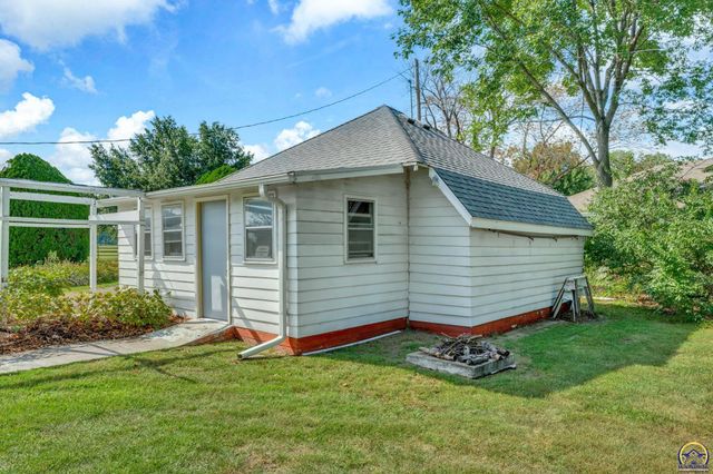 240 SW Fairlawn RD, Topeka, KS 66606