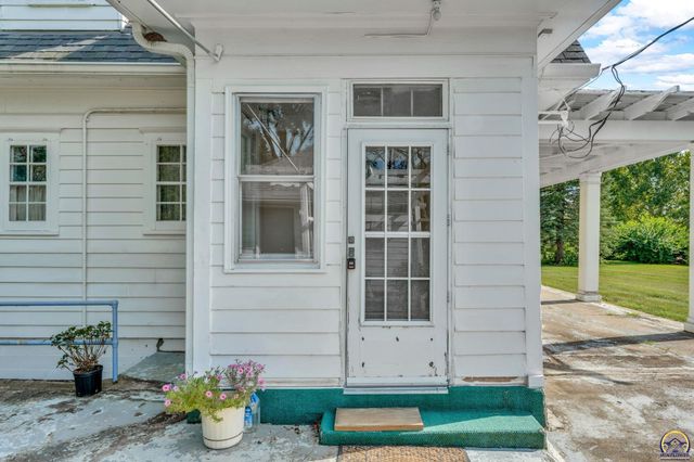 240 SW Fairlawn RD, Topeka, KS 66606