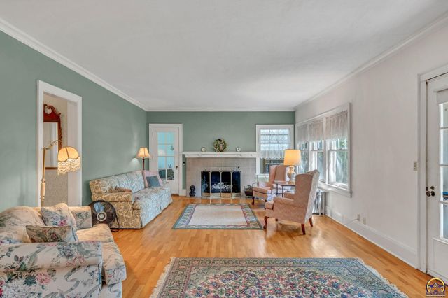240 SW Fairlawn RD, Topeka, KS 66606