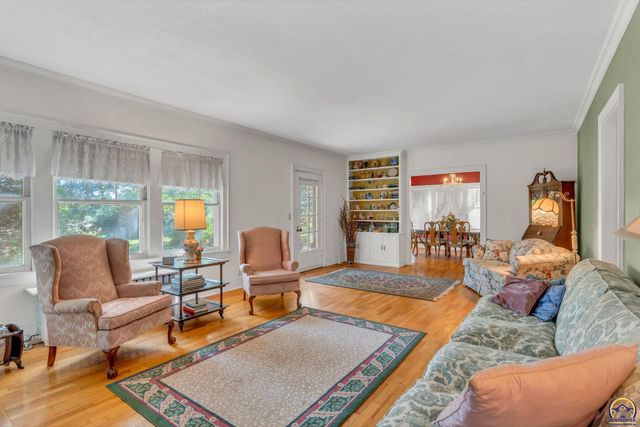 240 SW Fairlawn RD, Topeka, KS 66606