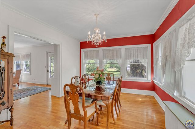 240 SW Fairlawn RD, Topeka, KS 66606