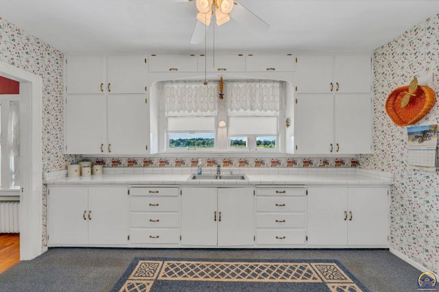 240 SW Fairlawn RD, Topeka, KS 66606
