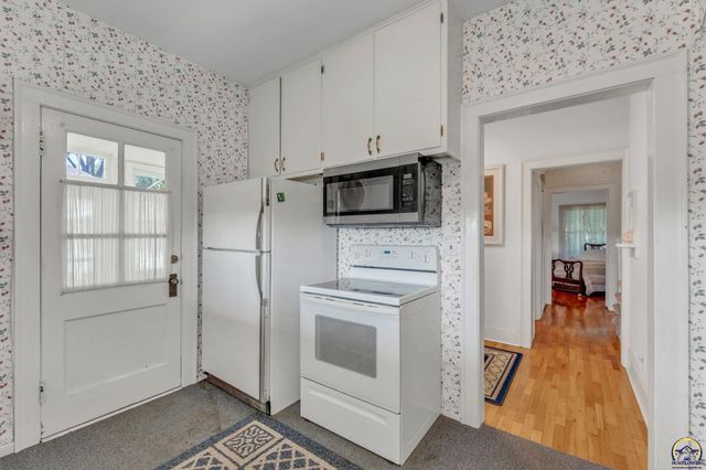 240 SW Fairlawn RD, Topeka, KS 66606