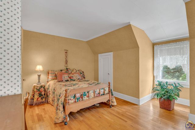 240 SW Fairlawn RD, Topeka, KS 66606