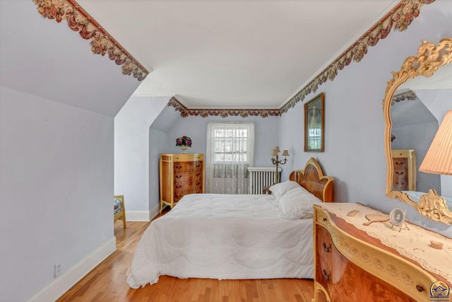 240 SW Fairlawn RD, Topeka, KS 66606