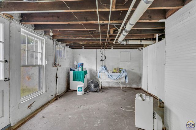 240 SW Fairlawn RD, Topeka, KS 66606
