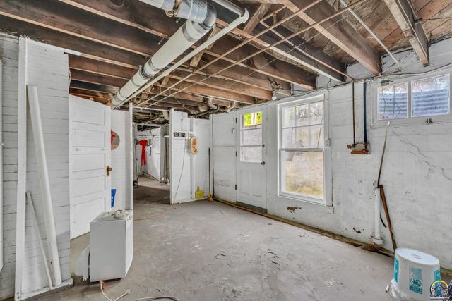 240 SW Fairlawn RD, Topeka, KS 66606