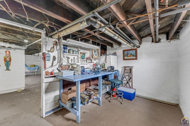 240 SW Fairlawn RD, Topeka, KS 66606