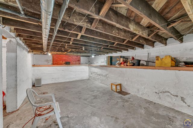 240 SW Fairlawn RD, Topeka, KS 66606