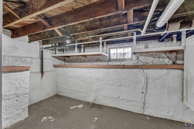 240 SW Fairlawn RD, Topeka, KS 66606