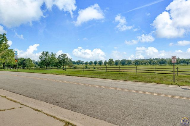 240 SW Fairlawn RD, Topeka, KS 66606
