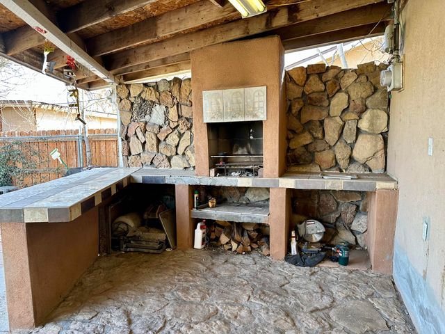 412 56th Street SW, Albuquerque, NM 87121