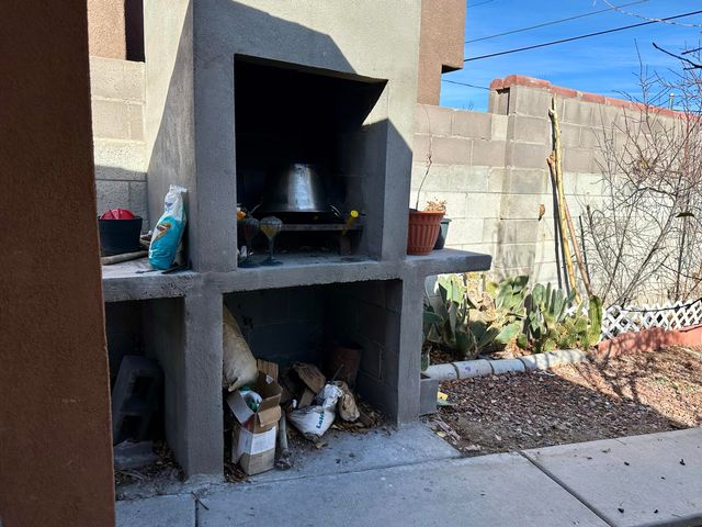 412 56th Street SW, Albuquerque, NM 87121