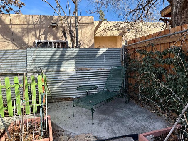 412 56th Street SW, Albuquerque, NM 87121