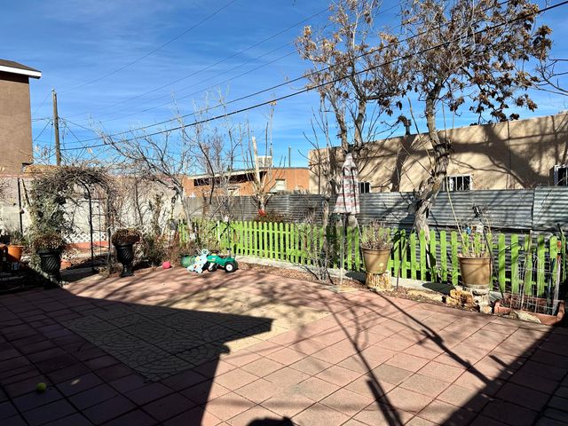 412 56th Street SW, Albuquerque, NM 87121