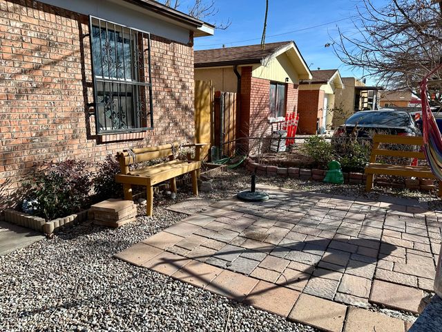 412 56th Street SW, Albuquerque, NM 87121