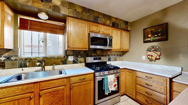 412 56th Street SW, Albuquerque, NM 87121