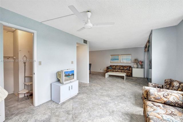811 S Hollybrook Drive 207, Pembroke Pines, FL 33025