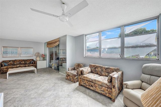 811 S Hollybrook Drive 207, Pembroke Pines, FL 33025