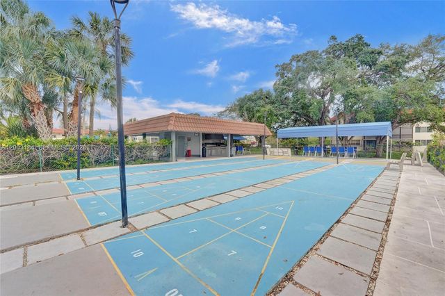 811 S Hollybrook Drive 207, Pembroke Pines, FL 33025