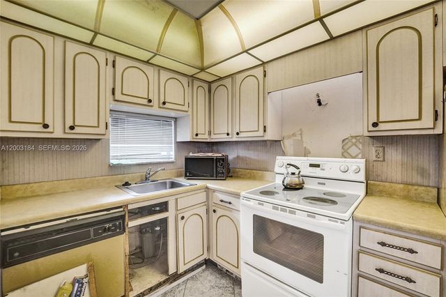 811 S Hollybrook Drive 207, Pembroke Pines, FL 33025