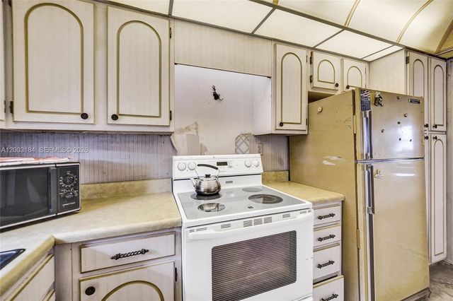 811 S Hollybrook Drive 207, Pembroke Pines, FL 33025