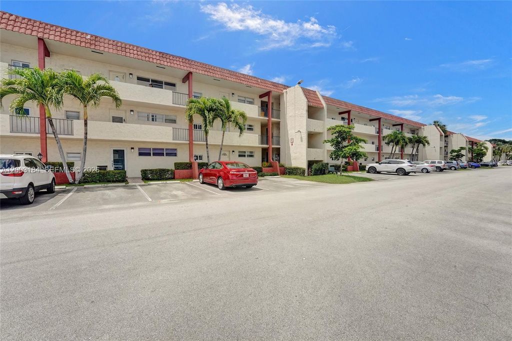 811 S Hollybrook Drive 207, Pembroke Pines, FL 33025