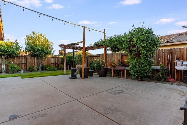 538 Saint Teressa Ct, Merced, CA 95341