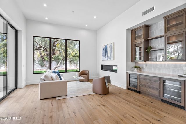 7180 E BELMONT Avenue, Paradise Valley, AZ 85253