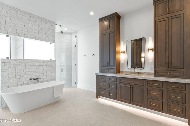 7180 E BELMONT Avenue, Paradise Valley, AZ 85253