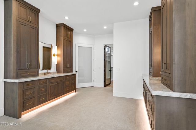 7180 E BELMONT Avenue, Paradise Valley, AZ 85253