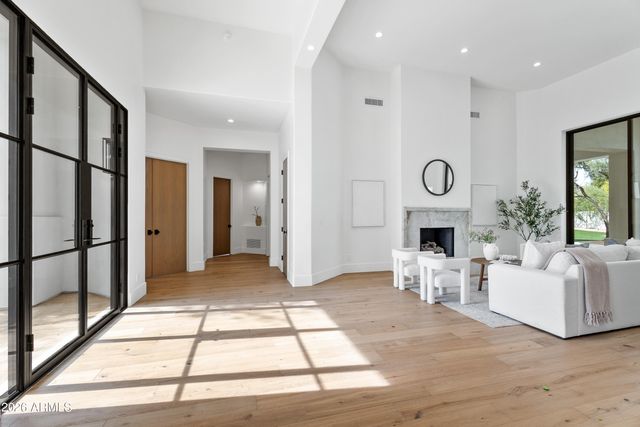 7180 E BELMONT Avenue, Paradise Valley, AZ 85253