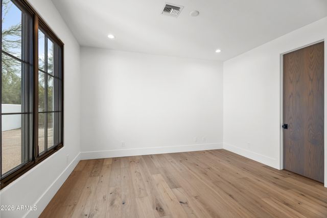 7180 E BELMONT Avenue, Paradise Valley, AZ 85253