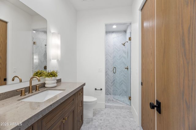 7180 E BELMONT Avenue, Paradise Valley, AZ 85253