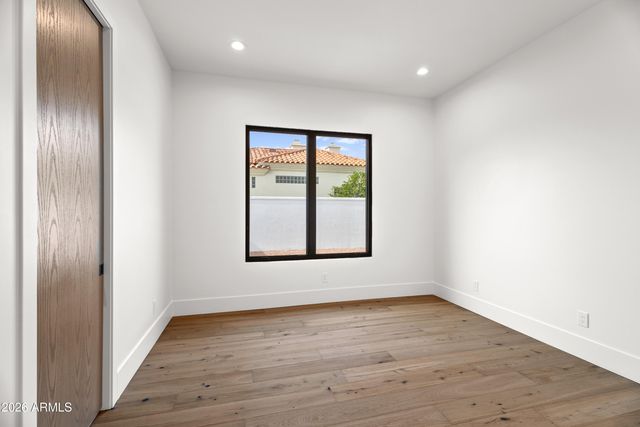 7180 E BELMONT Avenue, Paradise Valley, AZ 85253