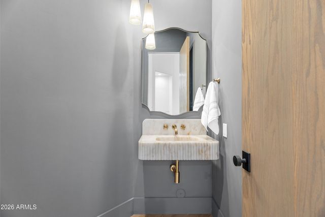 7180 E BELMONT Avenue, Paradise Valley, AZ 85253