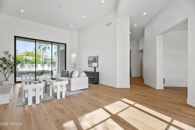 7180 E BELMONT Avenue, Paradise Valley, AZ 85253