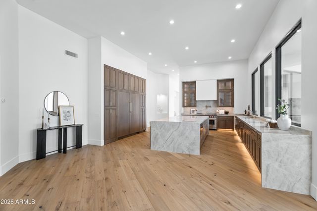 7180 E BELMONT Avenue, Paradise Valley, AZ 85253