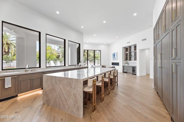 7180 E BELMONT Avenue, Paradise Valley, AZ 85253