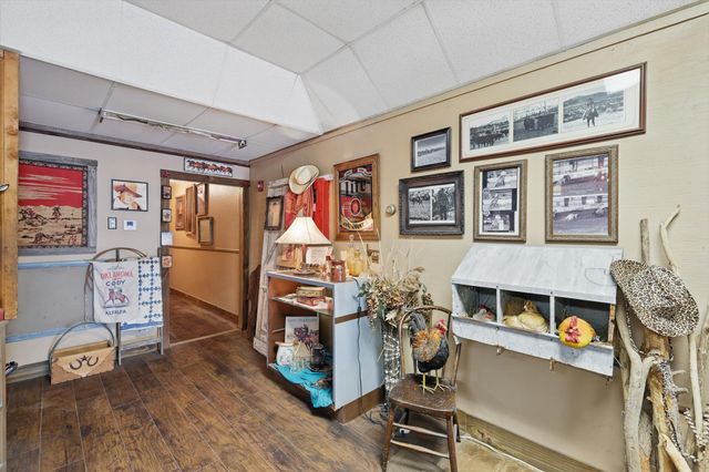 206 W Mccart Street, Krum, TX 76249