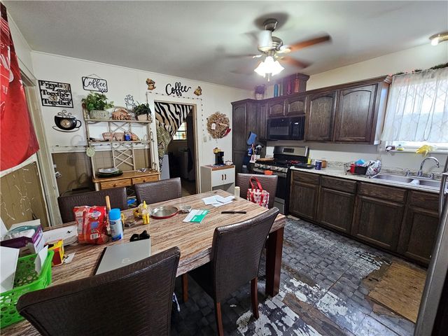 738 W 1st St., Alice, TX 78332