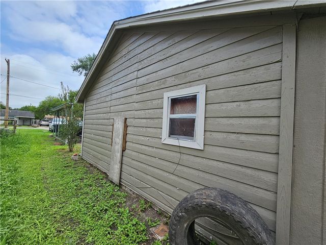 738 W 1st St., Alice, TX 78332