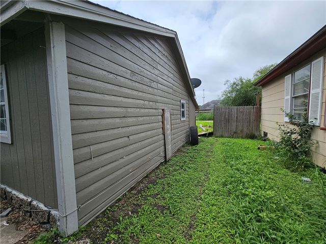 738 W 1st St., Alice, TX 78332