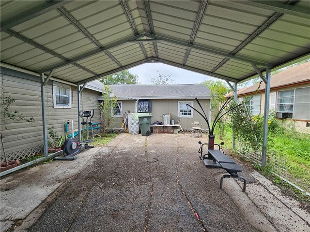 738 W 1st St., Alice, TX 78332