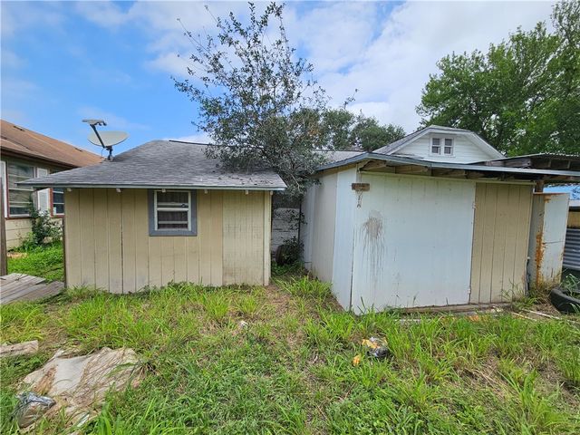 738 W 1st St., Alice, TX 78332