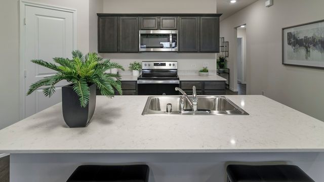 3100 Charleston Drive, Ennis, TX 75119