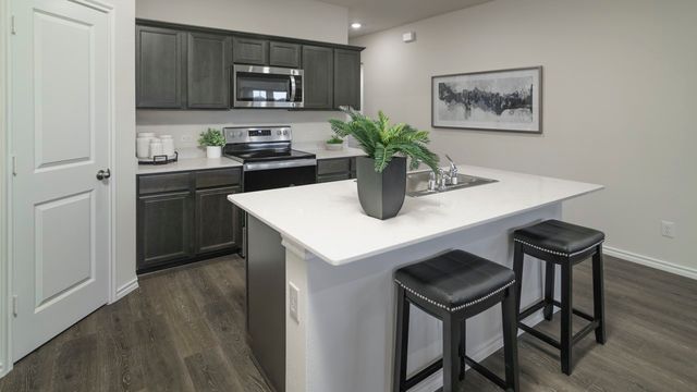 3100 Charleston Drive, Ennis, TX 75119